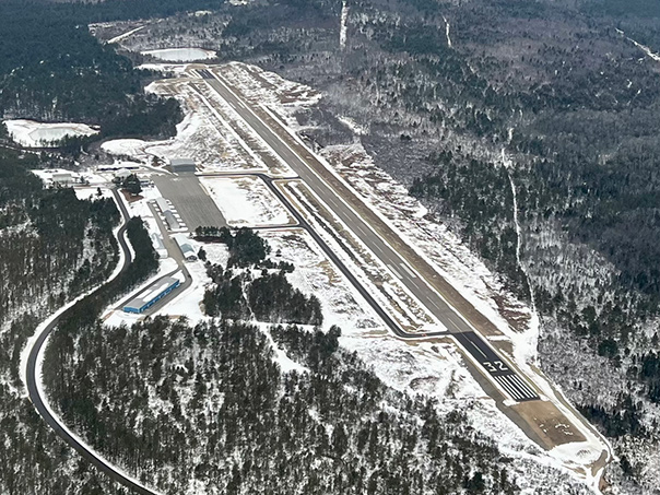 Runway 32 at White Mountain Regional Airport
